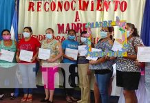 MINED brinda reconocimientos a madres emprendedoras de colegio en Managua nicaragua, managua, colegio, reconocimiento, madres, emprendimiento,