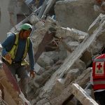 Mueren 21 niños en una escuela derrumbada por terremoto en México