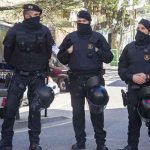 España: Un hombre ataca con un cuchillo a varios policías al grito «Alá es grande»