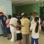 Trabajadores del Estado contentos por recibir adelantado el salario de noviembre