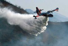 Incendio amenaza comunidades costeras en California