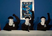 ETA entrega sus arsenales en Francia