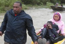Continúan evacuaciones pese a retroceso de inundaciones tras paso de Harvey