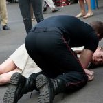 La exministra de Ecología de Francia cae inconsciente tras ser agredida en una calle de París