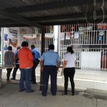 Aprovechan aguacero en Managua para arrasar con farmacia