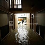 Inundaciones por Harvey mezclan aguas residuales y químicos