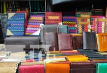 Comuna capitalina celebra feria de descuento por el Día de las Madres
