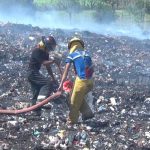 Incendio en vertedero municipal de Granada alarma a la población