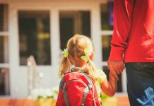 Video: Directora golpea con una tabla a niña de 6 años en Florida florida, video, abuso, maestra, agresiones, nina,