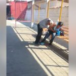Graban a abusador en parada de bus en Managua