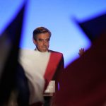Francia: Fillon anula un acto de campaña y hablará a la prensa al mediodía