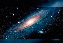 Descubren galaxia lejana mil veces más luminosa que la Vía Láctea