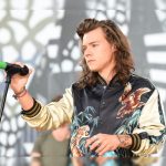 Revelan detalles sobre el primer disco en solitario de Harry Styles