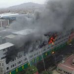 Cuatro desaparecidos y cuatro heridos tras incendio en depósito en Lima