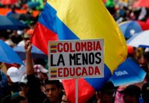 Maestros colombianos prosiguen paro en defensa de educación pública