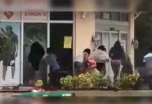 VIDEO: Habitantes de Florida saquean una tienda durante el paso del huracán Irma
