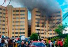 Al menos dos fallecidos durante incendio en sede de Hacienda en El Salvador