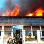 Incendio arrasa con escuela en zona céntrica de Quito