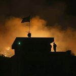 Bomberos luchan contra tres grandes incendios forestales en Grecia