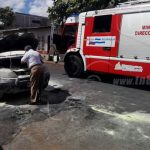 Incendio en vehículo alarma a pobladores del barrio Campo Bruce