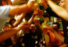 EE. UU: Adolescente muere en fiesta de iniciación; acusan a 18 por homicidio