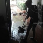 Familias de Managua limpian sus viviendas tras fuerte lluvia