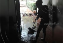Familias de Managua limpian sus viviendas tras fuerte lluvia