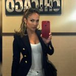 ¿Jennifer López presume nuevos implantes de senos?