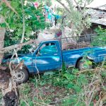 Camioneta cae a un guindo en la comunidad La Laguna de Jinotega