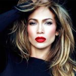 Jennifer López presume foto de su bella mamá