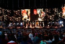 Juan Gabriel revive en forma de holograma en su homenaje