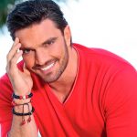 Julián Gil llora durante entrevista al hablar de su hijo y Marjorie de Sousa
