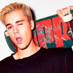 Video: Polémica por supuesto beso entre Justin Bieber y su pastor