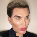 «Ken humano» se somete a doloroso tratamiento para tener piel de bebé