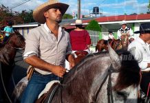 Somoto recibe el año nuevo con un desfile hípico popular