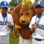 León: Alcalde homenajea a dos jugadores de la Selección Nicaragüense de Béisbol Sub-14