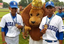 León: Alcalde homenajea a dos jugadores de la Selección Nicaragüense de Béisbol Sub-14