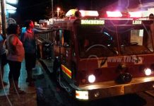 Incendio arrasa con tres casas en León
