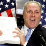 Legislador de EE. UU herido por atacante anti-Trump regresa a cuidados intensivos