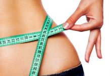 ¿Por qué dormir mal afecta los «rollitos» de la cintura?