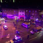 Una furgoneta embiste a varias personas cerca de una mezquita en Londres