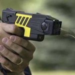 Oficial de seguridad electrocuta a estudiante en Long Island