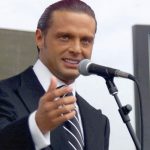 Luis Miguel es captado manejando su Rolls Royce