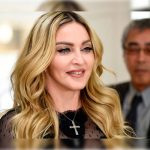 Extraño comportamiento de Madonna en video preocupa a fans