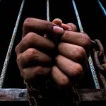 China, jaula, hombre demente, tratamiento,