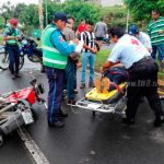 Managua: Perro se le cruza a motociclista y termina lesionado