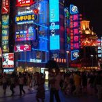 Ni perfume ni pelo suelto, Shanghái publica un manual de conducción para mujeres