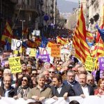 España: Marchan en contra de la independencia de Cataluña