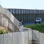 Incautan marihuana lanzada por encima de la frontera EEUU-México