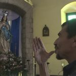 Mario Icaza y un canto con fervor a la Virgen